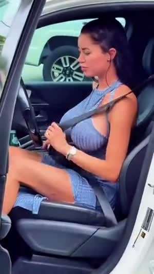 [ㅇㅎ] 거유 여성을 바라보던 남편의 최후