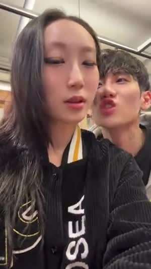 여사친에게 뽀뽀 하기