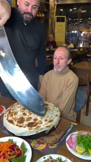 의외로 진상 손님이 출몰하지 않는 케밥집.mp4