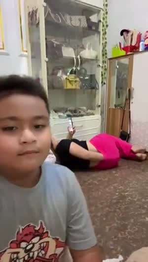 엄마의 부끄러운 모습을 SNS에 올린 아들