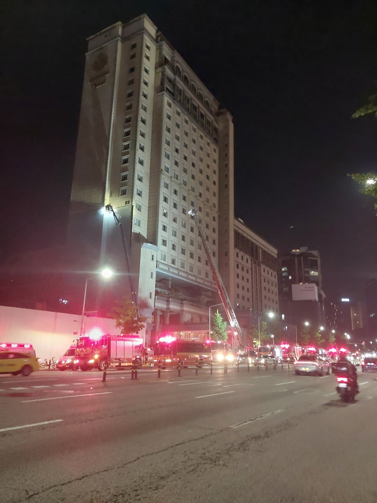 헐...)) 실시간 임페리얼호텔 난리난듯..?