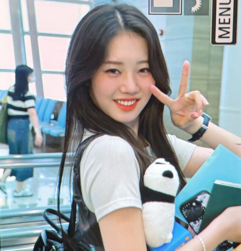 어제 대만 출국한 베이비몬스터 로라