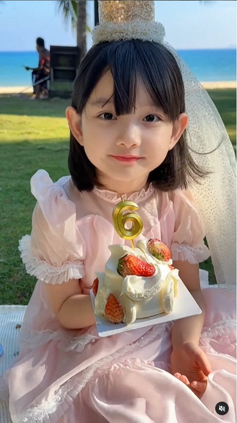 중국에서 외모로 화제돼서 대박친 여초딩