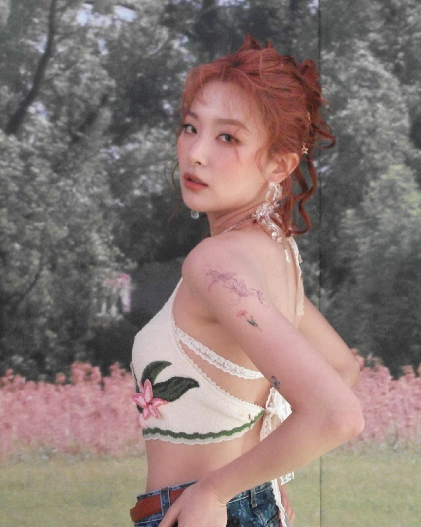 야한 디자인의 레이스 홀터넥 나시 상큼한 겨드랑이 레드벨벳 슬기