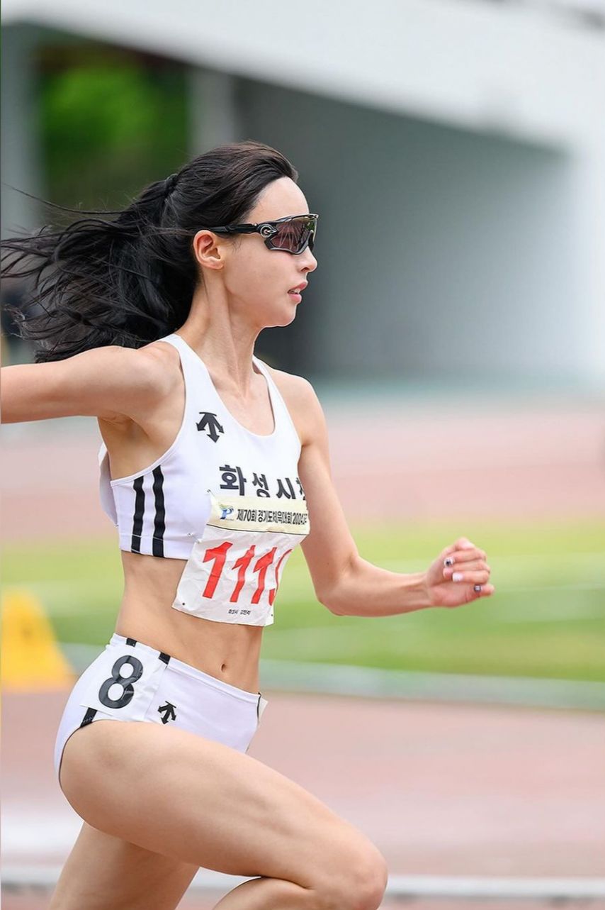 흰색 화성시청 유니폼 + 육상팬티 입고 질주하는 김민지 화난 엉벅지