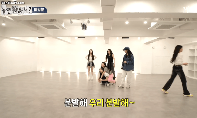 러블리즈 류수정,정예인,서지수 3층으로 엎드려서 포개진 자세 ㅗㅜㅑ