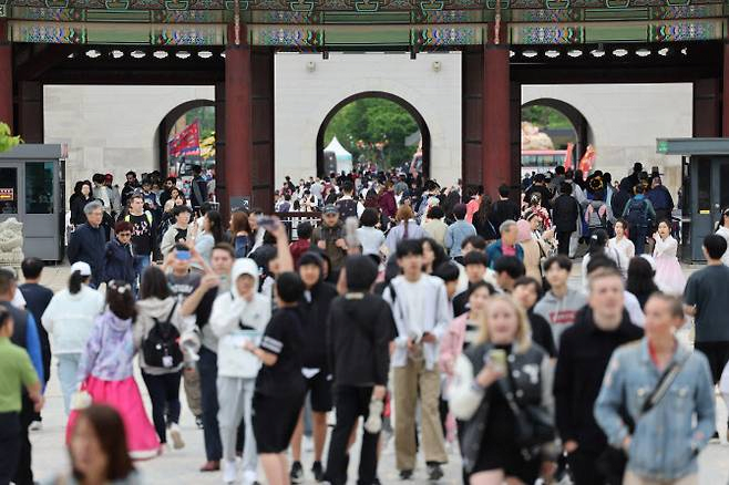 '토일월' 몰아서 쉰다…요일제 공휴일 추진