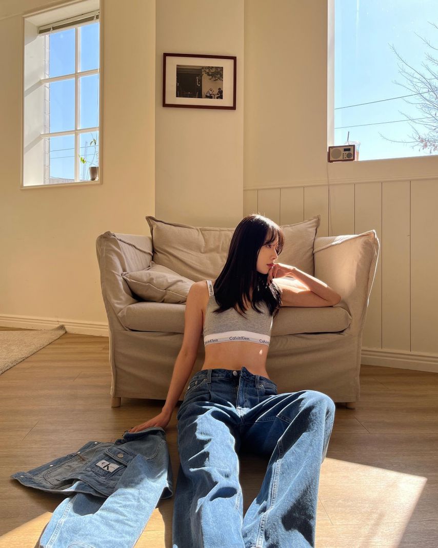 CK 브라팬티를 입은 우주소녀 설아 청바지 잘록한 허리배꼽