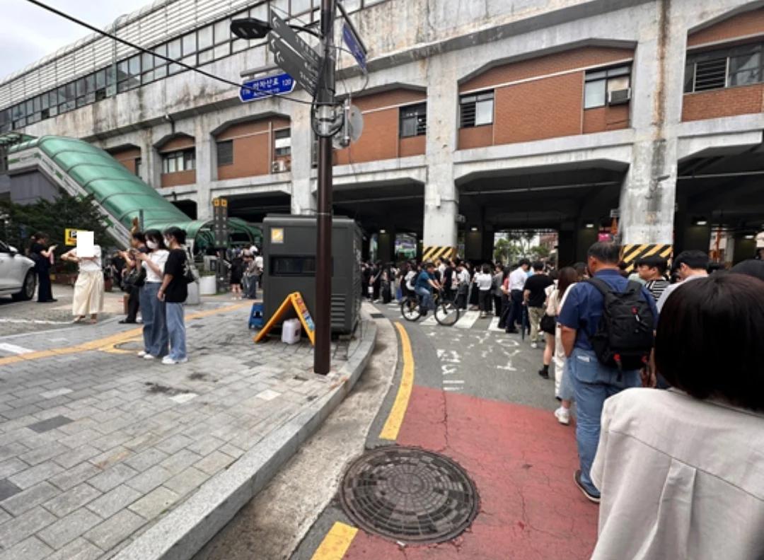 요즘 퇴근시간대 성수역 지하철 줄