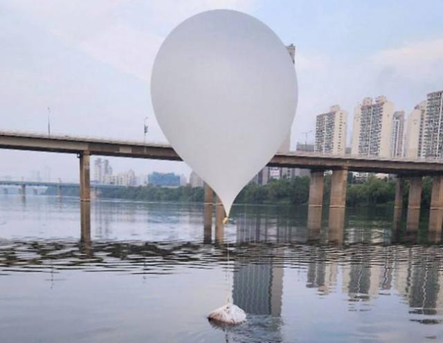 [단독] 軍 “北 오물풍선에 민간인 사상시 부양 원점 타격해 강력 보복하겠다”