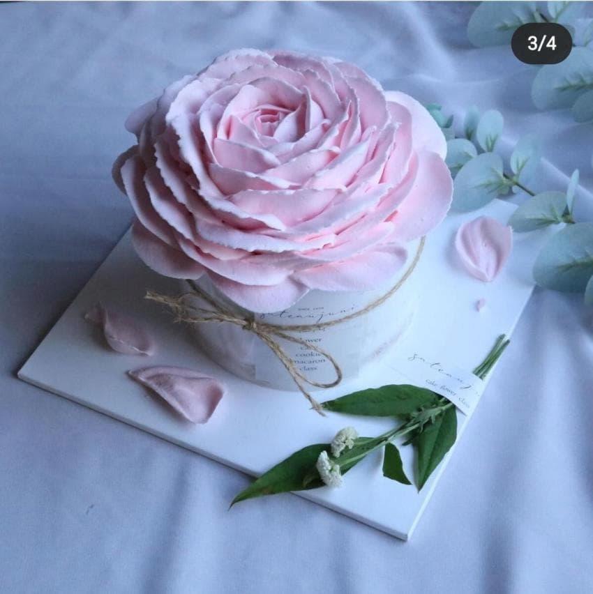 3평짜리 가게에서 시작해 건물주까지 됐다는 생크림 꽃 케이크