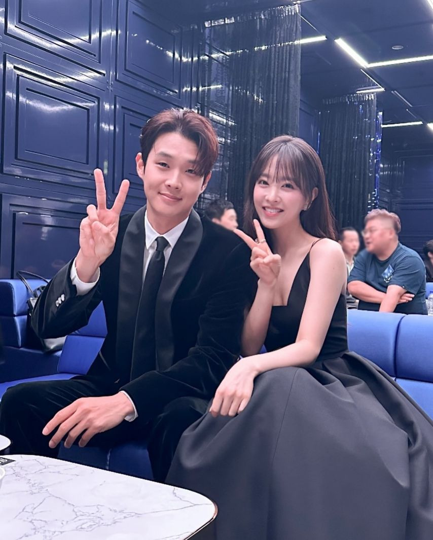 블랙 끈드레스 몽실 가슴골 배우 박보영 여우주연상 (with 한효주)