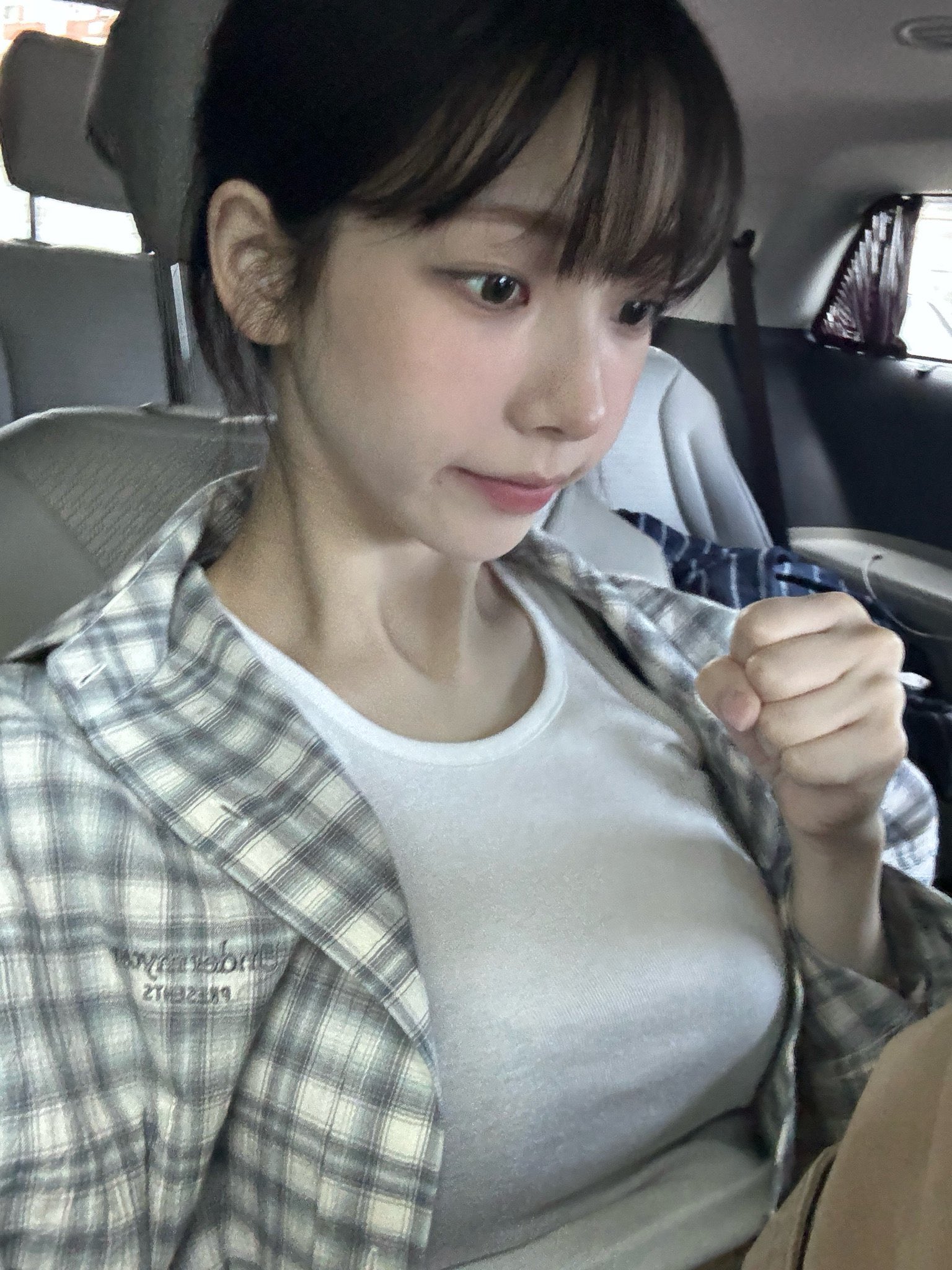 에스파 카리나 주먹 셀카 모음...묵직한 가슴 볼륨감