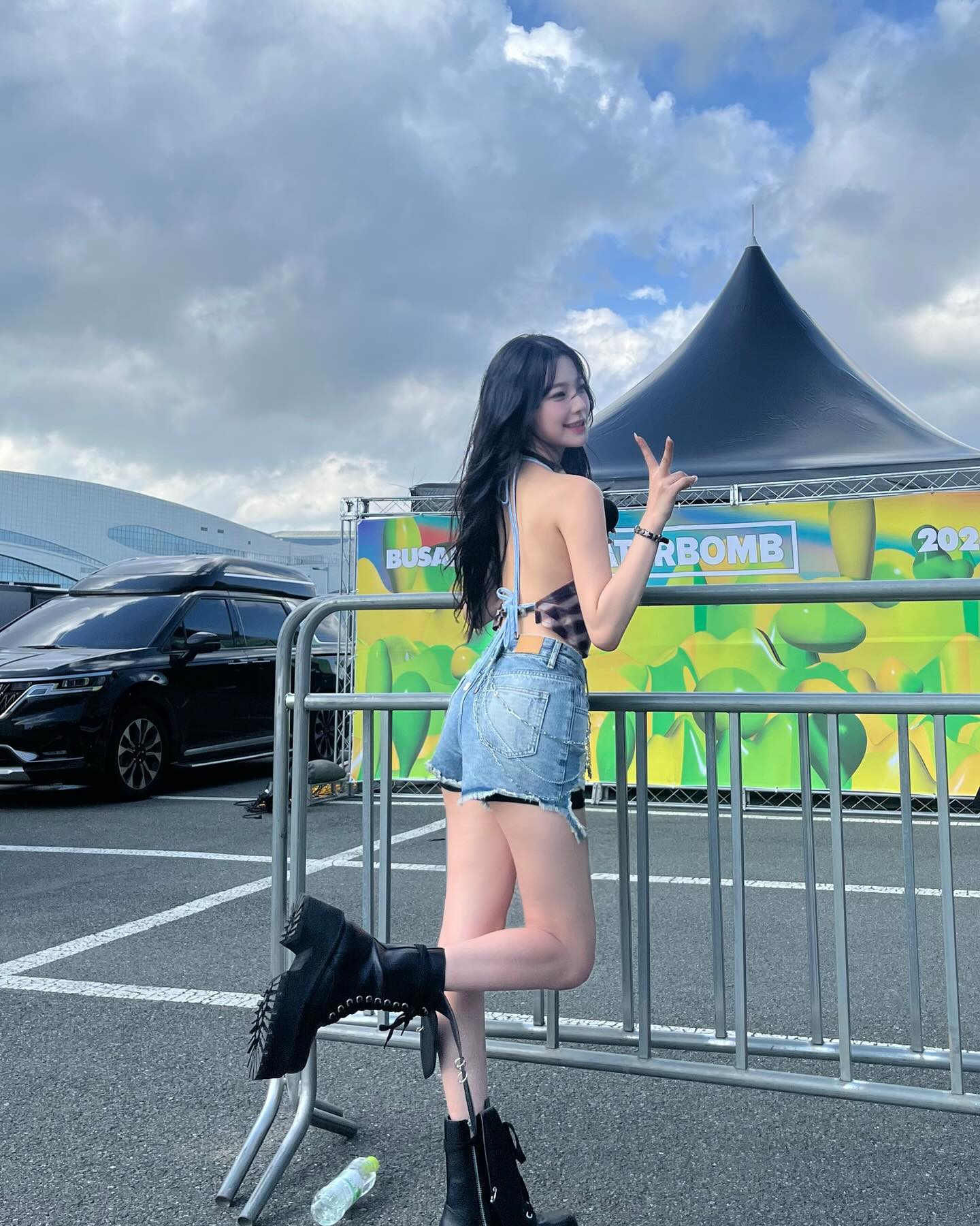 홀터넥 옆슴 + 청핫팬츠 엉벅지 프로미스나인 백지헌 - 워터밤 부산