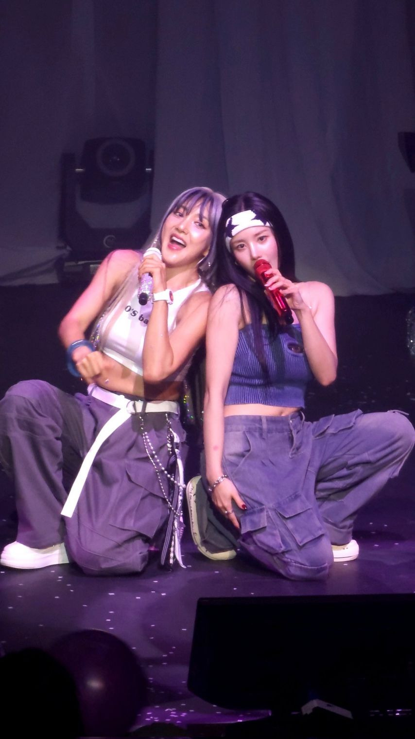 묵직한 디젤 골지 튜브탑 입은 권은비 몸매 - 바다 CONCERT Mad