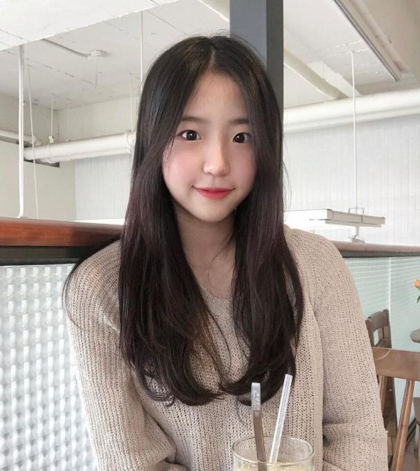 탁구 신유빈 선수 머리푼 사진