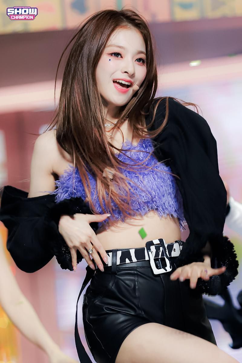 프로미스나인 이나경     ●●●