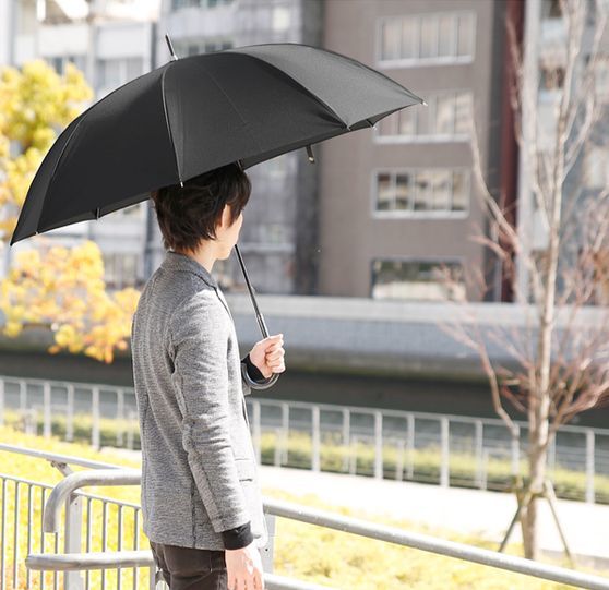 올여름 모든 남성들의 ㄹㅇ필수템