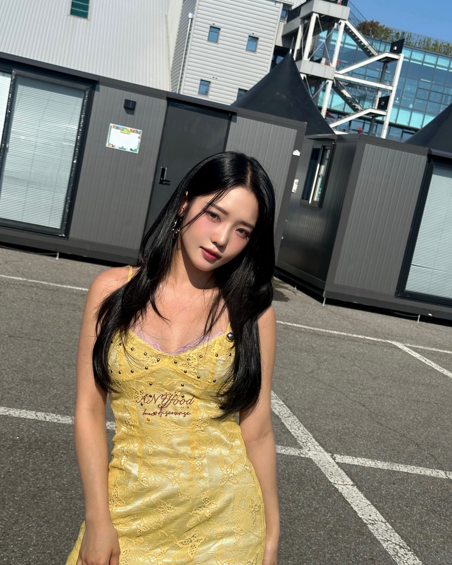 물에 젖은 프로미스나인 노지선 노란 레이스 원피스 엉밑살 - 워터밤