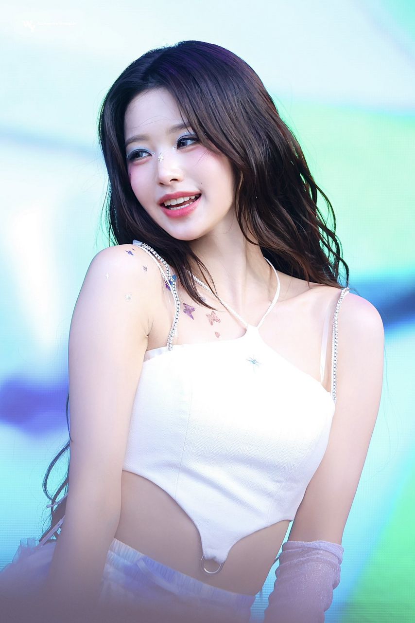 장원영 (아이브)