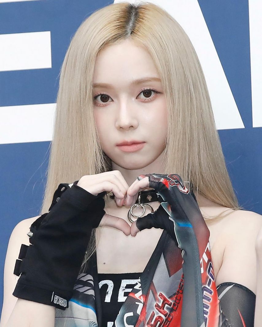 240822 케이월드 드림어워드 블루카펫 에스파 윈터