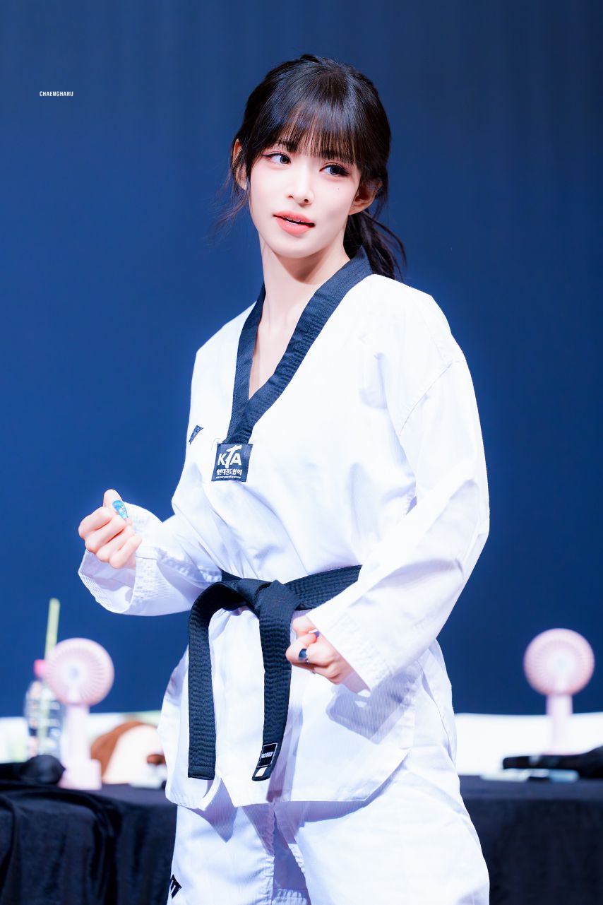 프로미스나인 이채영 의외의 발차기 실력