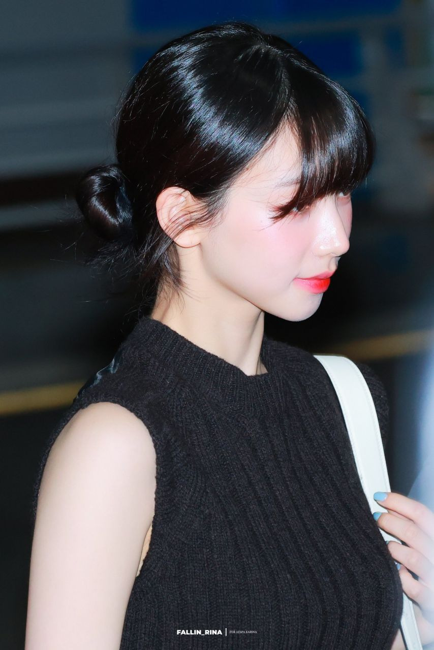 자카르타 콘서트 에스파 카리나 검정 홀터넥 민소매 묵직한 바운스