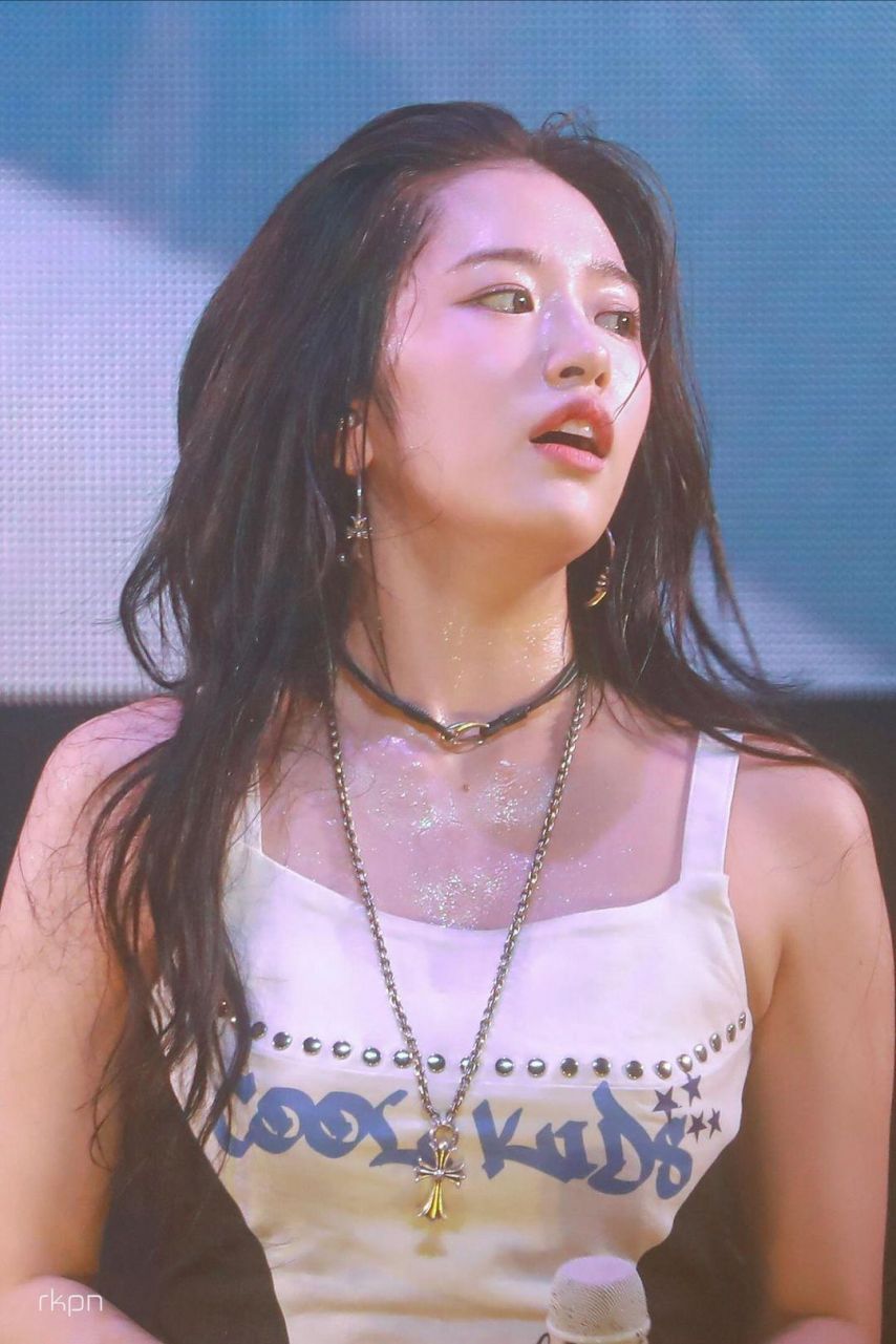 땀흘리는 안유진(아이브)