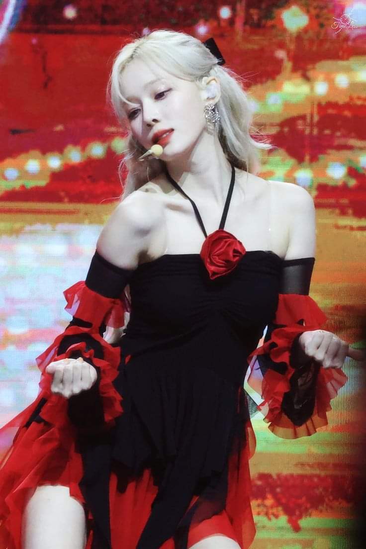 윈터... 고혹적인 쇄골....jpg