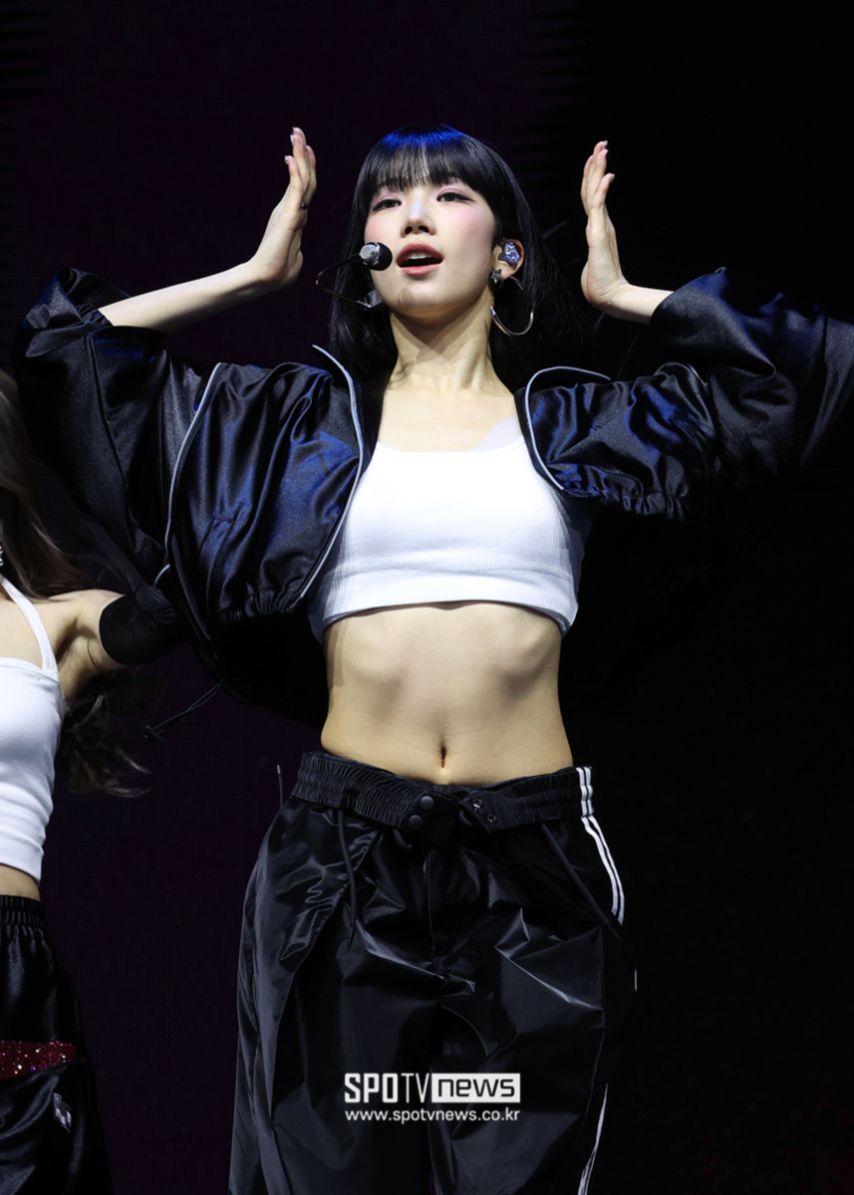 카리나 슴부먼트 & 카즈하 복근미.mp