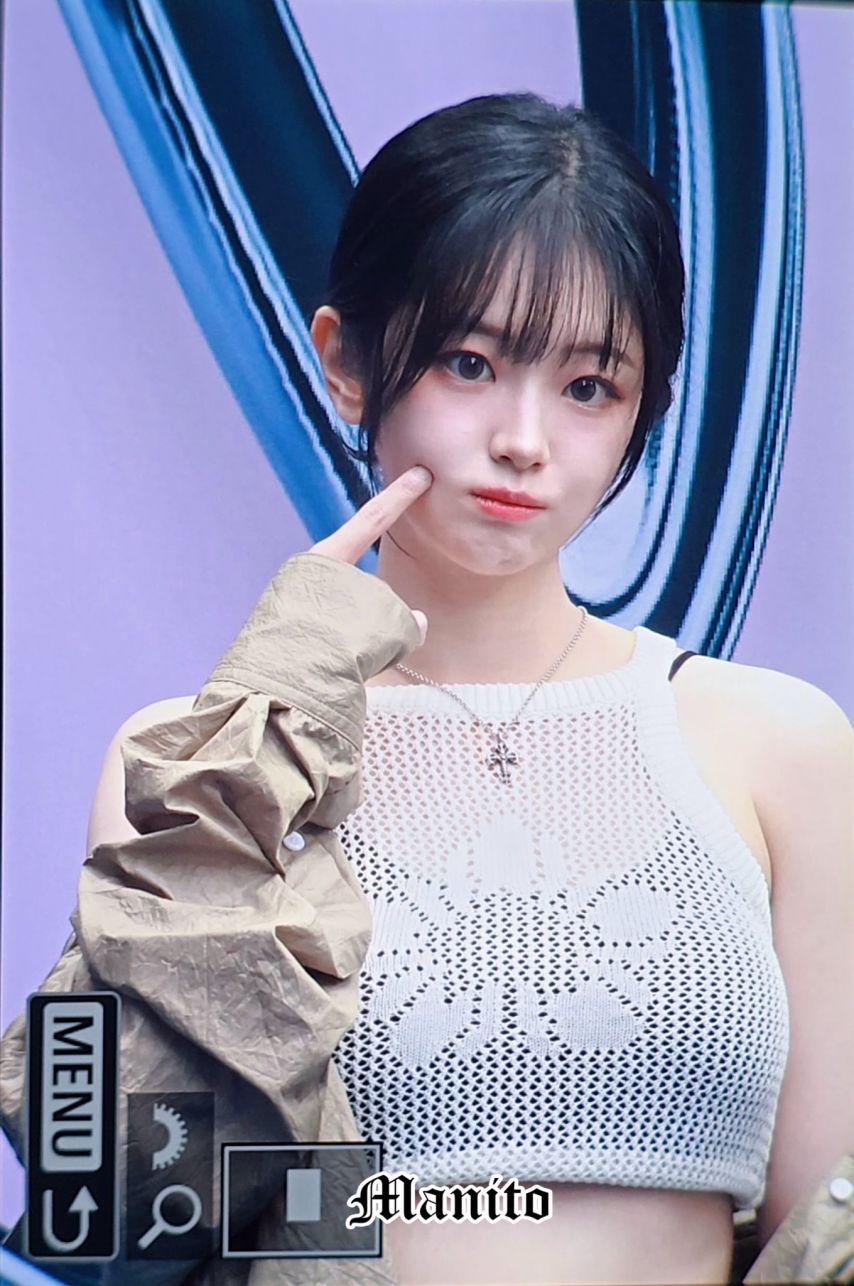 240903 서울패션위크 포토월 QWER 쵸단 프리뷰