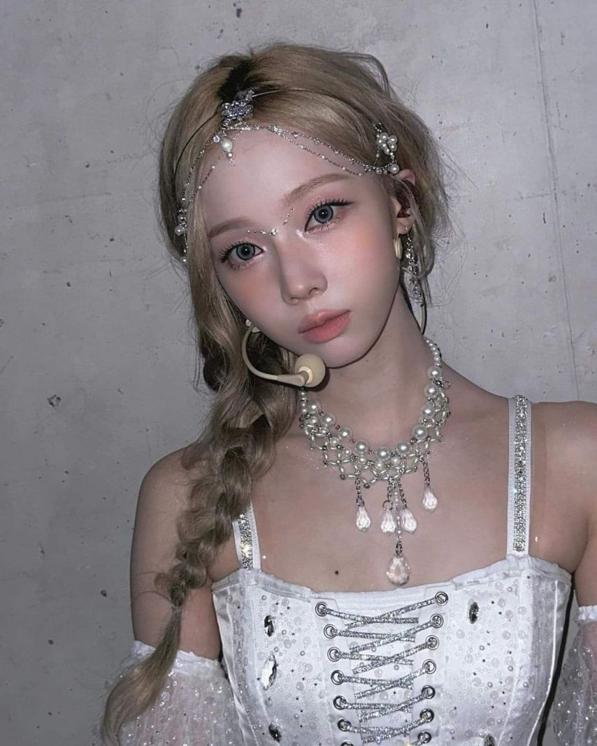 하얗다 못해 투명한 피부 에스파 윈터.....jpg