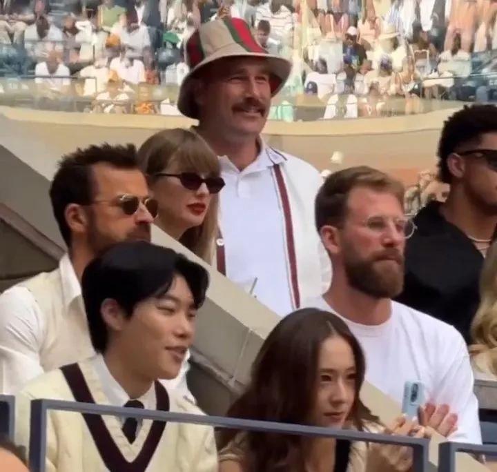 테일러 스위프트 커플 그리고 크리스탈과 류준열.jpg