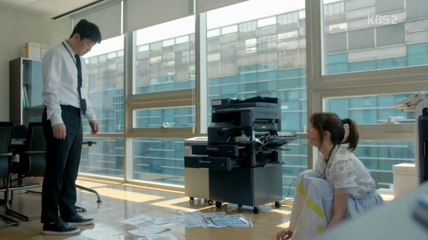 만약 이런 신입 여직원이 복사기를 고장냈다면