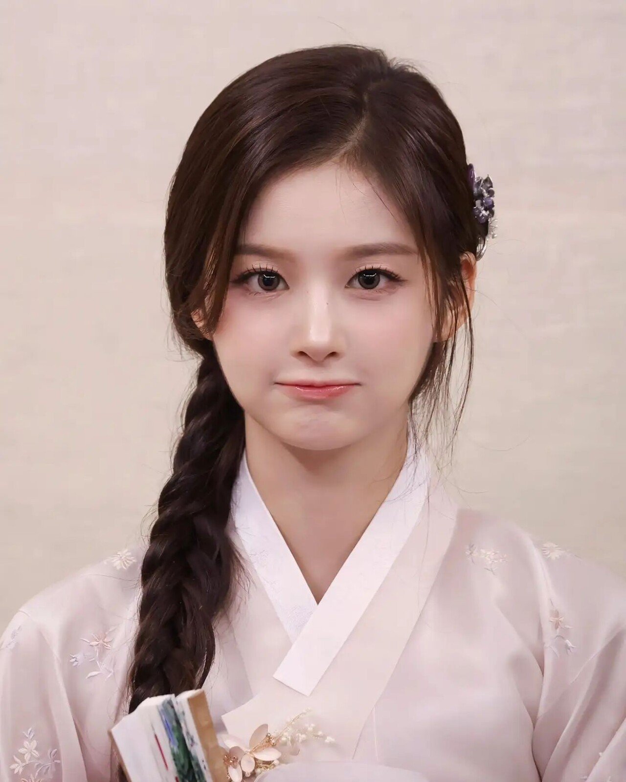 한복입은 엔믹스 설윤 ㄷㄷㄷ