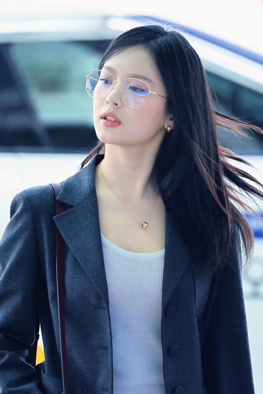 오늘자 밀라노로 출국하는 팜하니(뉴진스)