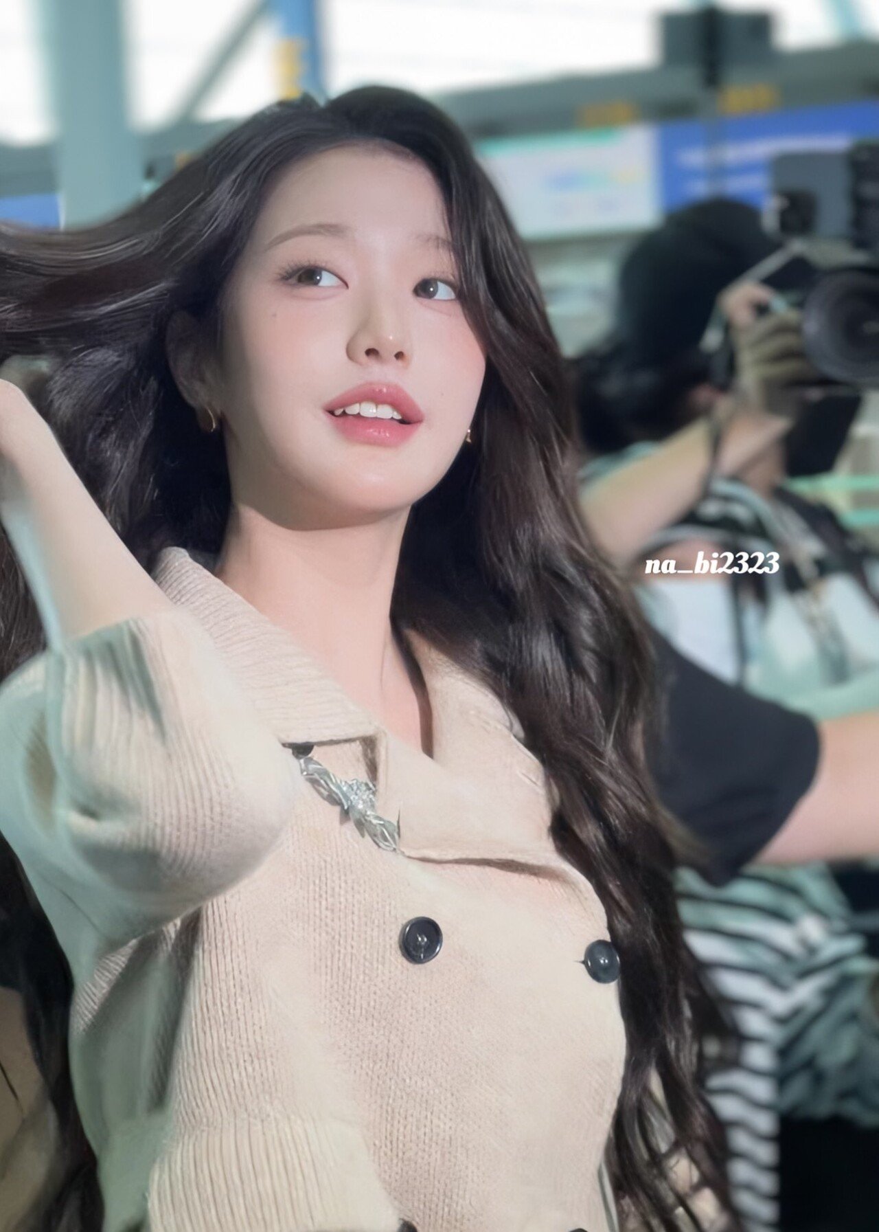 오늘자 아이브 장원영 공항 폰카짤