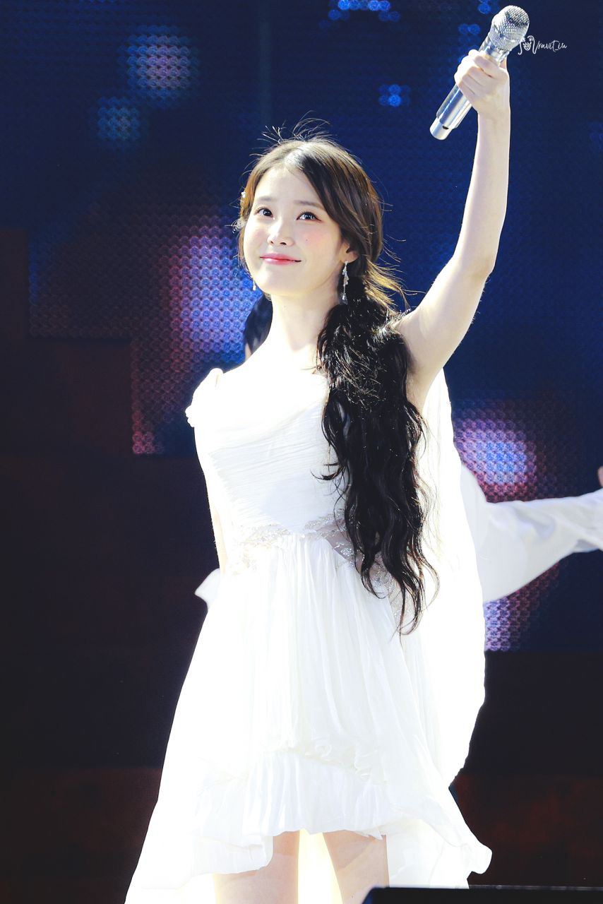 항상 90도로 정중하게 인사하는 콘서트 여신 아이유 팬서비스甲