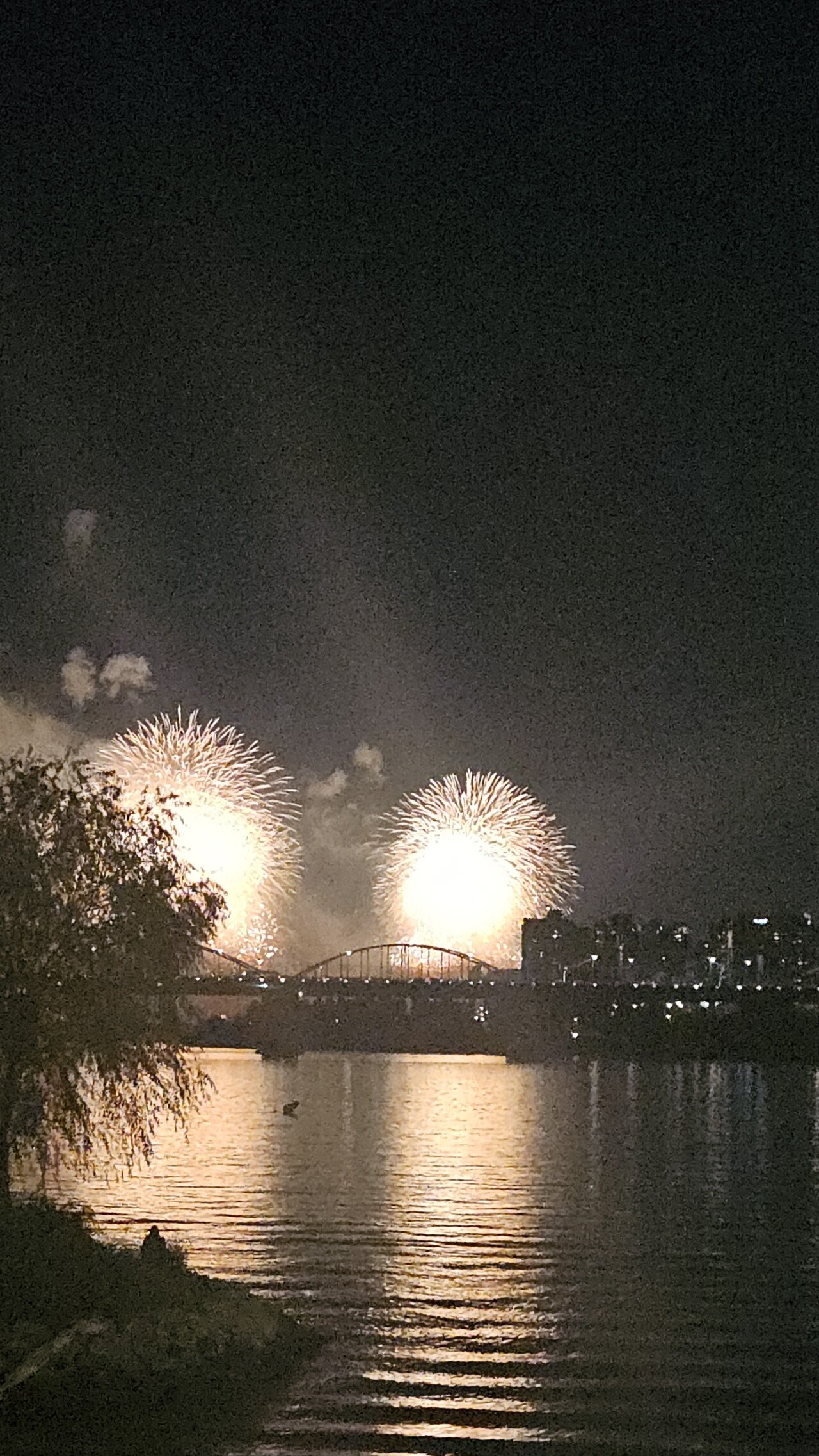펌) 오늘자 불꽃놀이 축제 편돌이...
