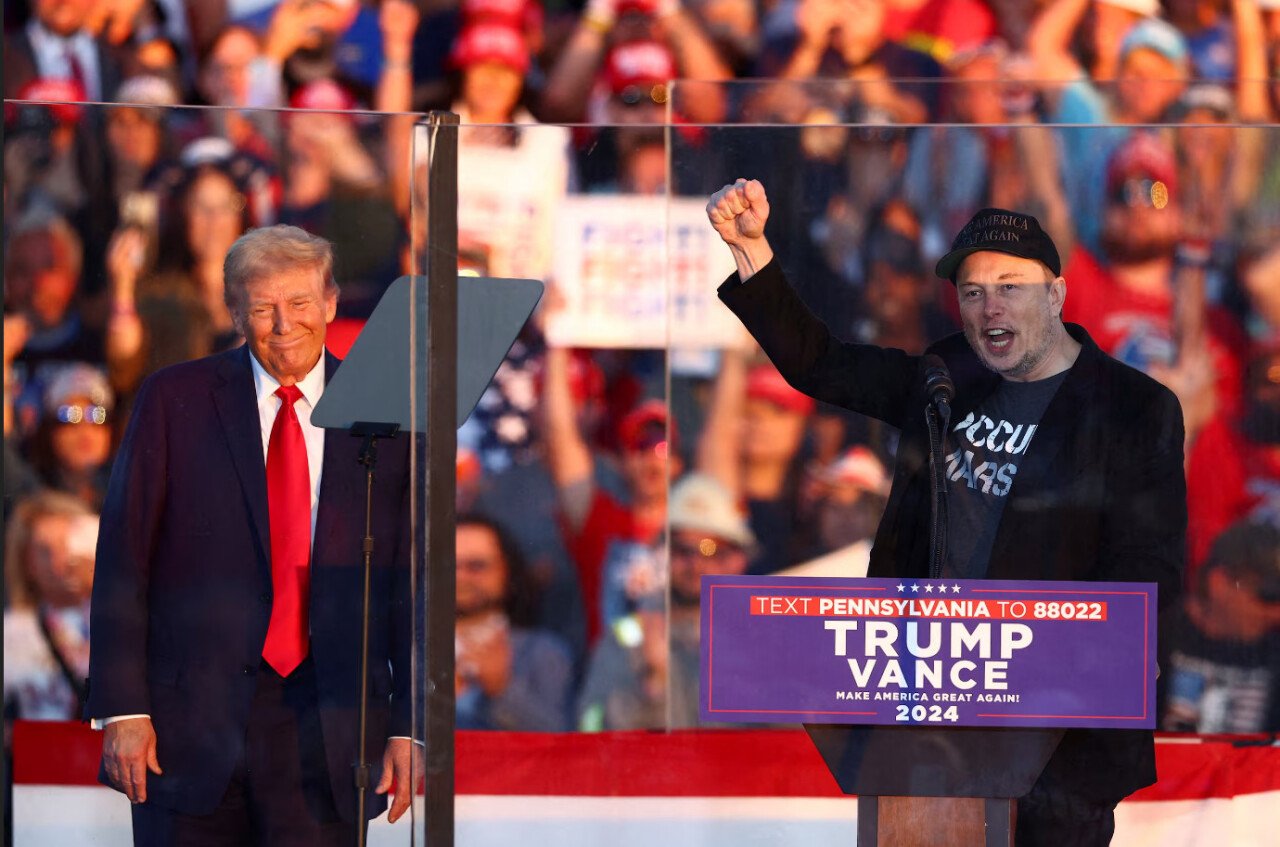 일론 머스크, 직접 트럼프 유세현장에서 나와 연설 ㄷㄷㄷㄷ