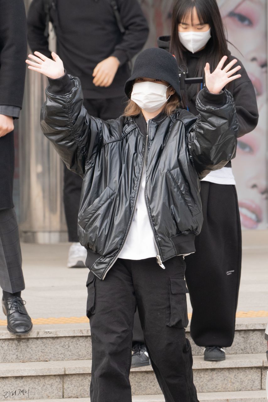 아이유 HER 콘 출근길