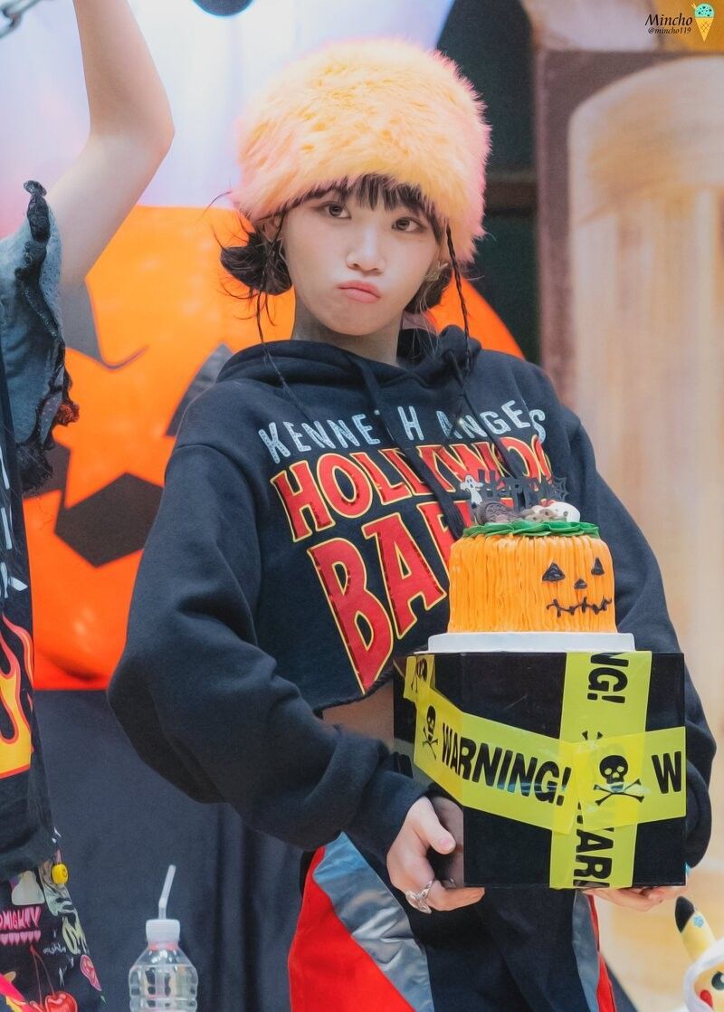 LEE SERAFIM 김채원