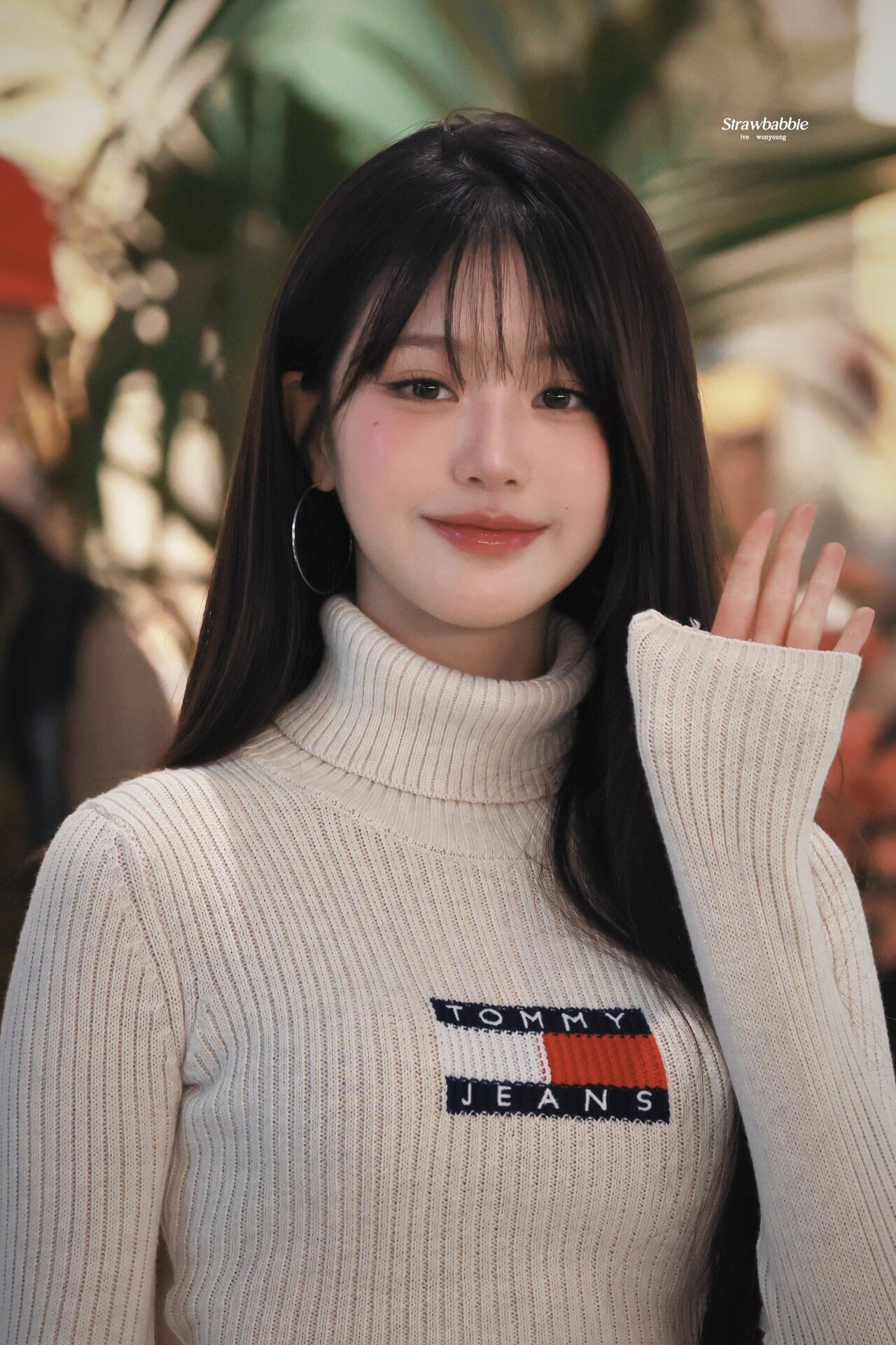 오늘자 더현대 타미힐피거 팝업스토어 아이브 장원영