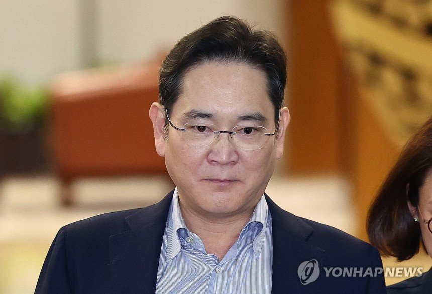 이재용, '삼성 반도체 위기 극복방안' 질문에 침묵