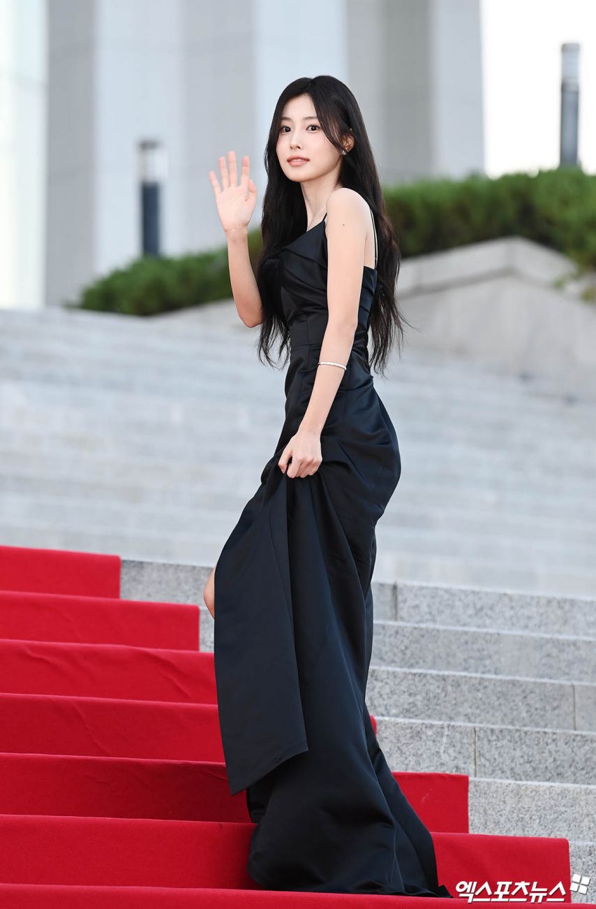 오늘자 코리아 드라마 어워즈 레드카펫 강혜원 기사사진