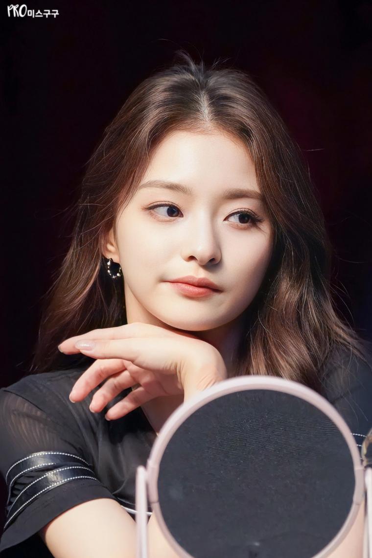 프로미스나인 이나경
