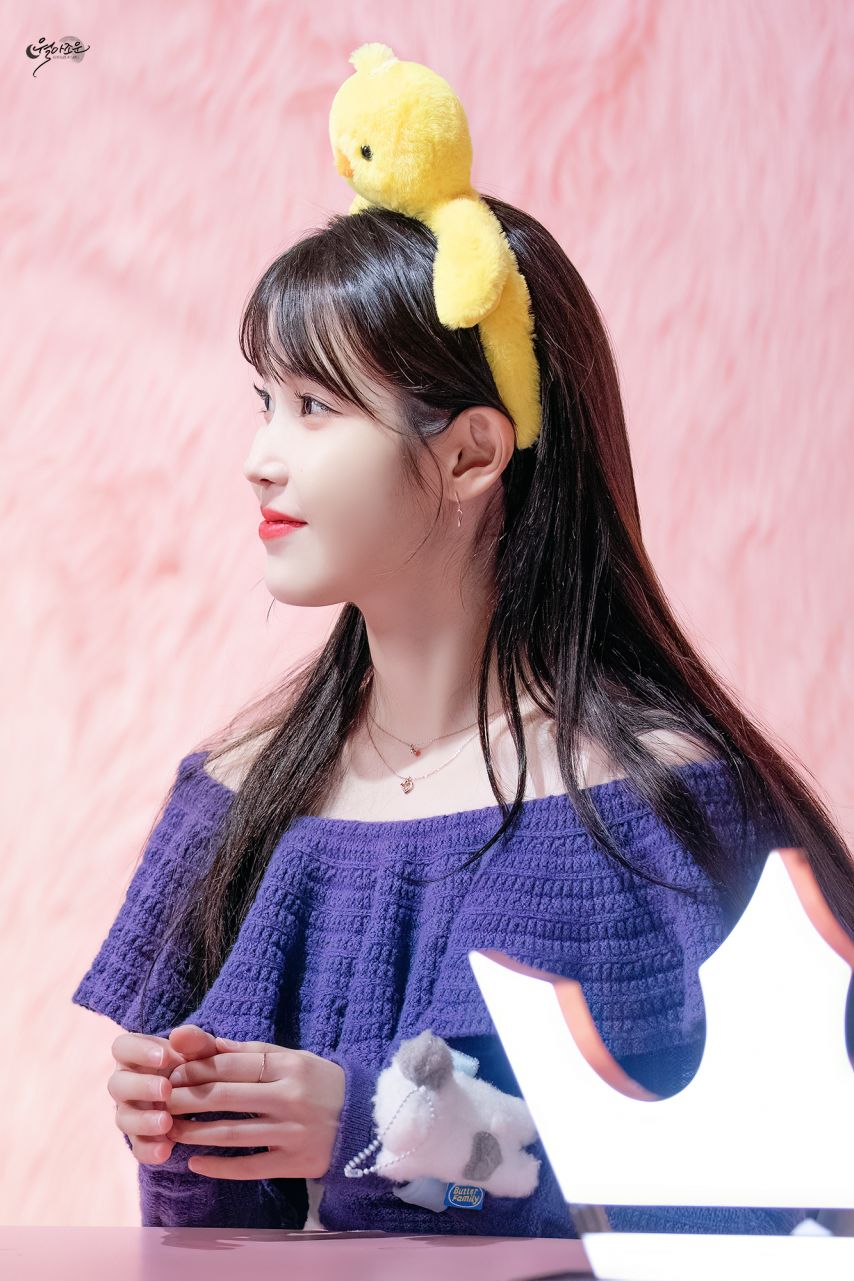 아이유 231119 제이에스티나