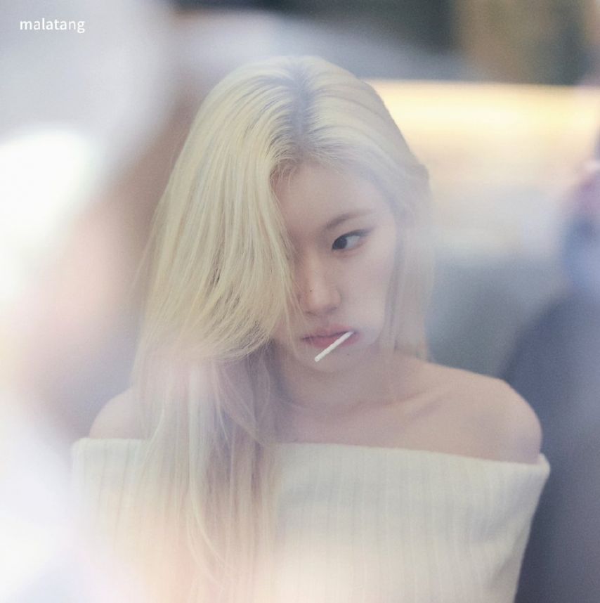 느낌잇는 어깨라인 있지 채령