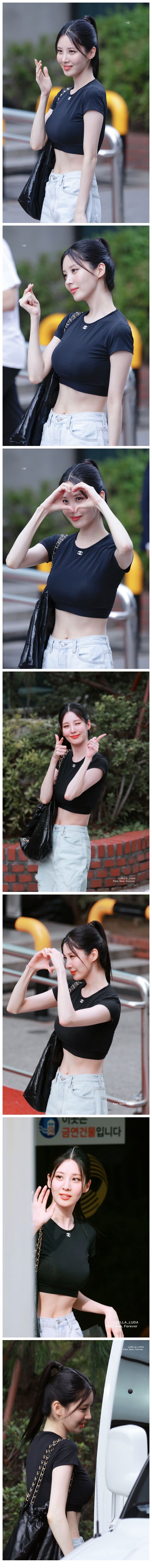 소녀시대 서현 봉긋한 검은색 샤넬 크롭티 잘록한 허리배꼽