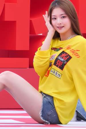 핫팬츠 뽀얀 허벅지 프로미스나인 이나경 움짤